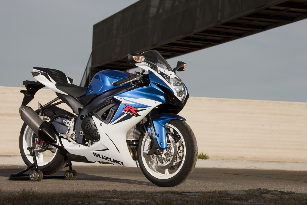 2011_suzuki_gsxr_600_11.jpg