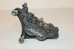 Suzuki-GSX-R-750W-GR7BB-Bremssattel-vorne-links-NISSIN.jpg