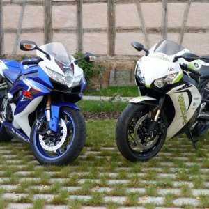 GSXR 600 K8 und die NEUE Honda CBR RR R8 Hannspree Design