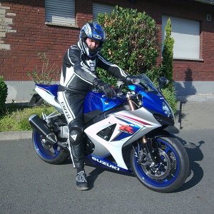 Und das bin ich....mit meiner 1000 GsxR K8,*Stolz wie Oskar*........