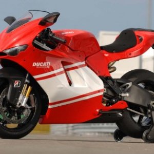 ducati desmosedici rr 24 01