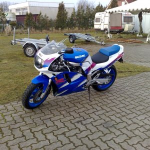 Mit meinem Auto brauche ich 4 Minuten zur arbeit.....heute fast eine Stunde...mit meinem Motorrad! heheheheheh