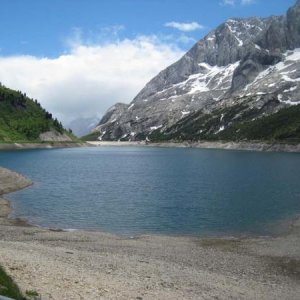 Traumkulisse am Lago di Fedaia (Marmolada)