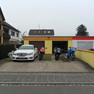 Familienfuhrpark nur die Aprilia vom Bruder fehlt