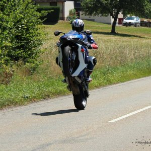 Ich und meine Gixxer beim Wheelen :)