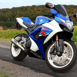 GSX R 1000 K7   02