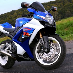 GSX R 1000 K7   03