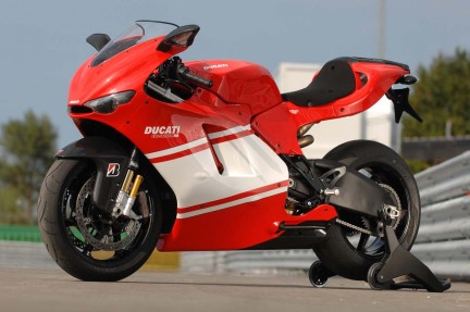 ducati desmosedici rr 24 01