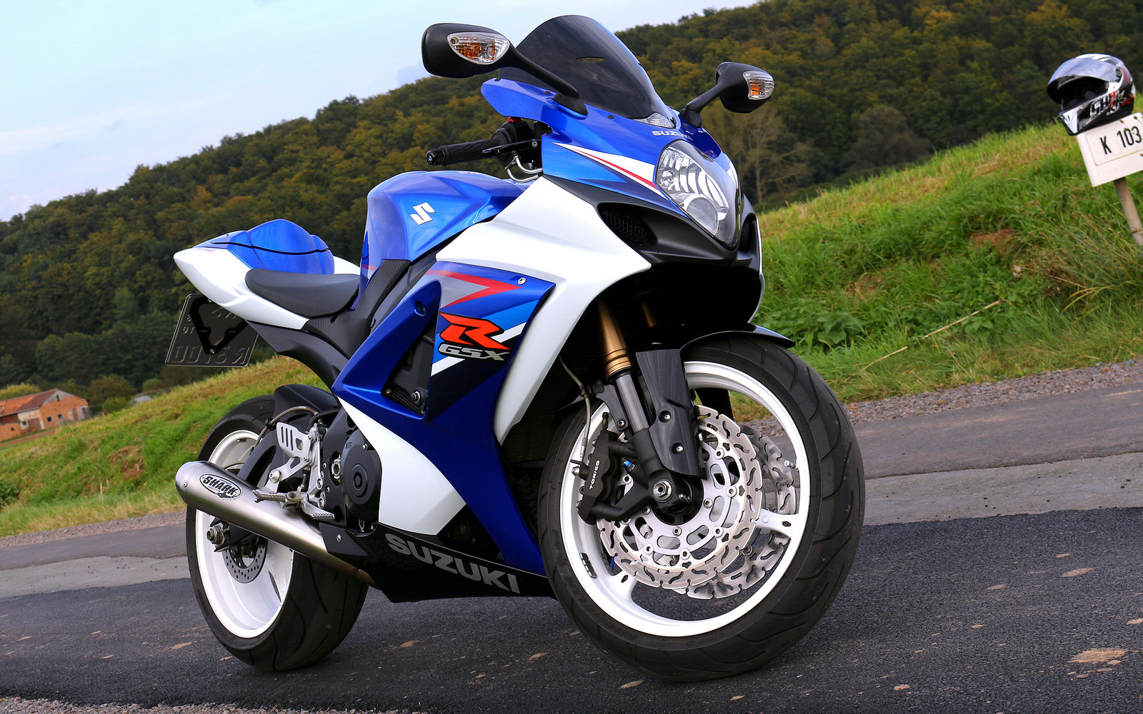 GSX R 1000 K7   03