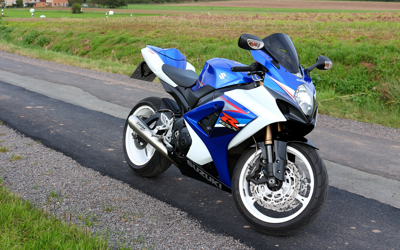 GSX R 1000 K7   04