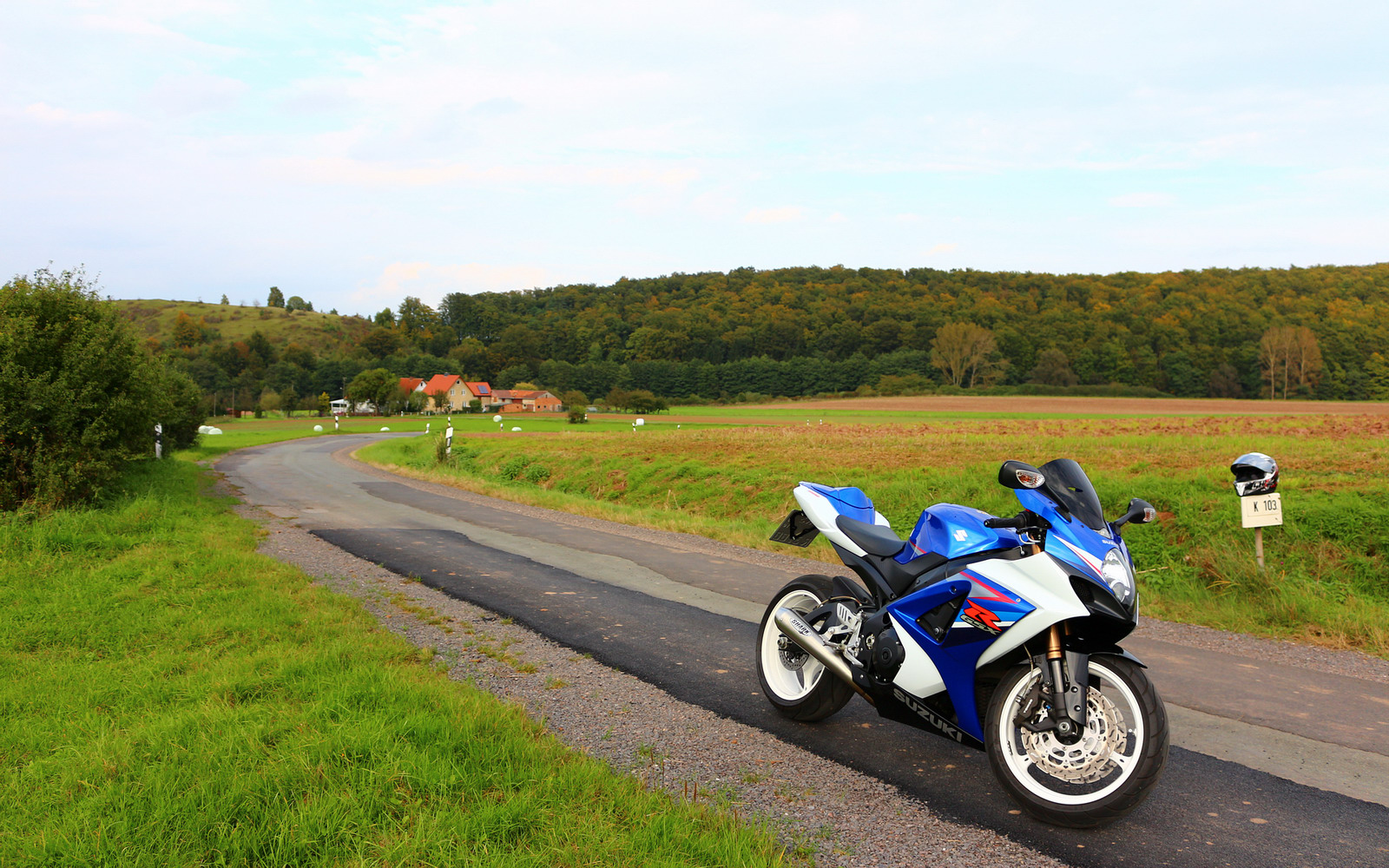 GSX R 1000 K7   13