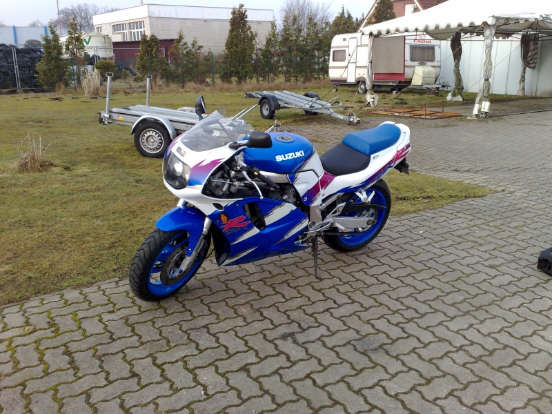 Mit meinem Auto brauche ich 4 Minuten zur arbeit.....heute fast eine Stunde...mit meinem Motorrad! heheheheheh