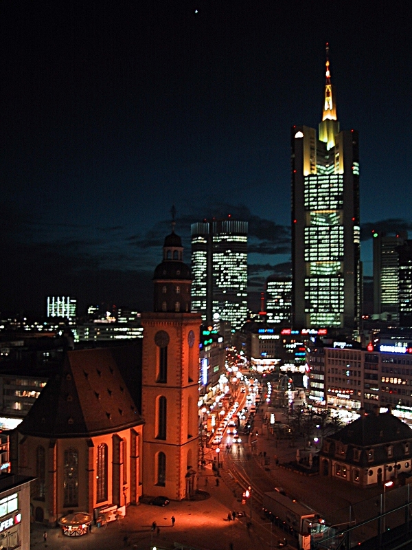 Paulskirche und Commerzbank