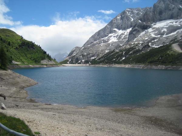 Traumkulisse am Lago di Fedaia (Marmolada)