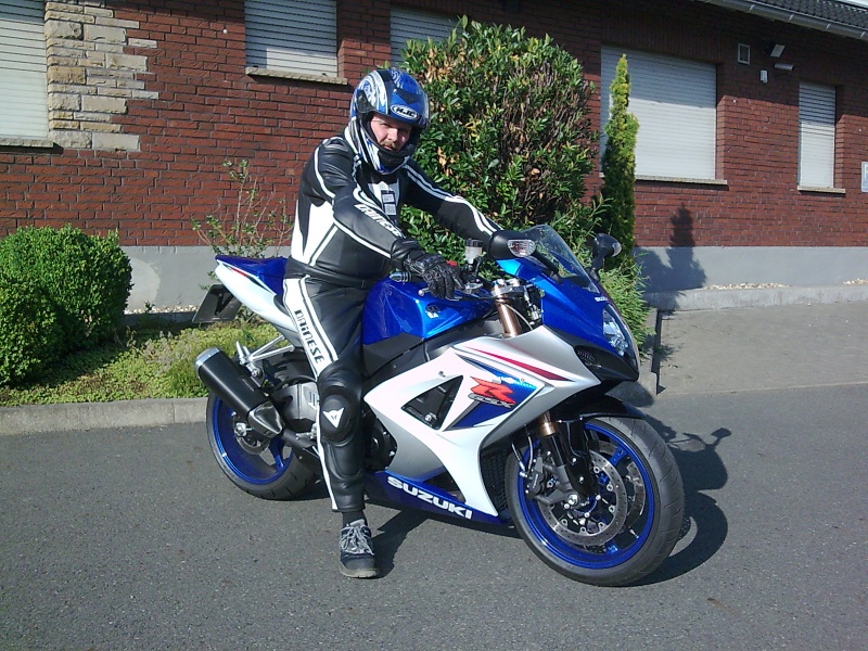 Und das bin ich....mit meiner 1000 GsxR K8,*Stolz wie Oskar*........