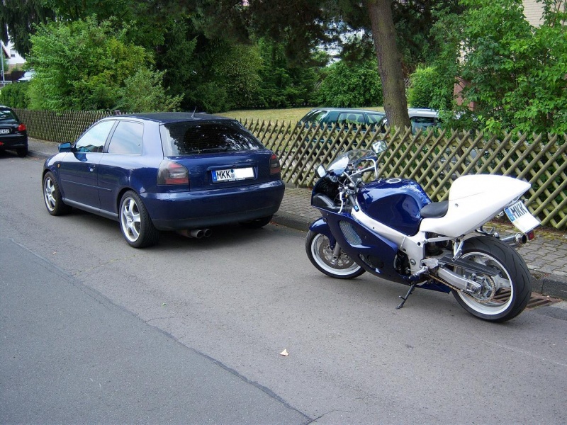 Und hier der Partnerlook, mein Moped und mein Auto :)